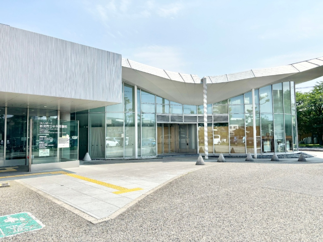 新潟市立中央図書館