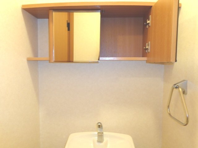 トイレ収納戸棚