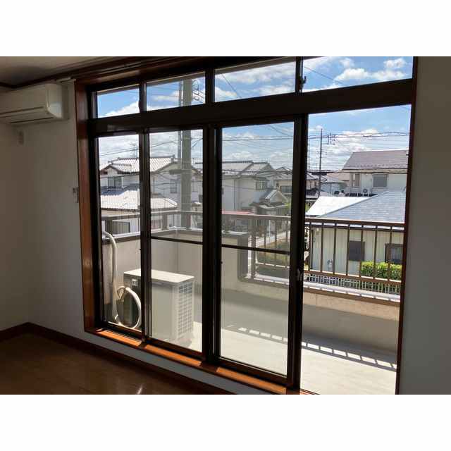 2階洋室からベランダ方面