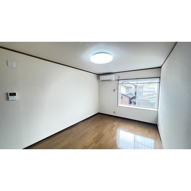 写真は205号室のものです。