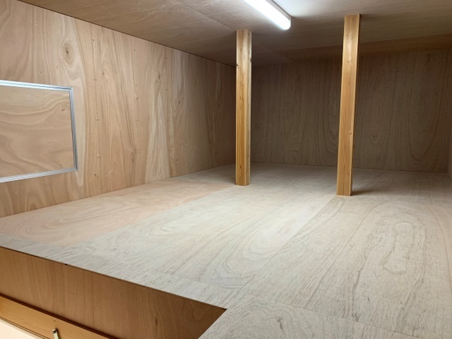 屋根裏収納