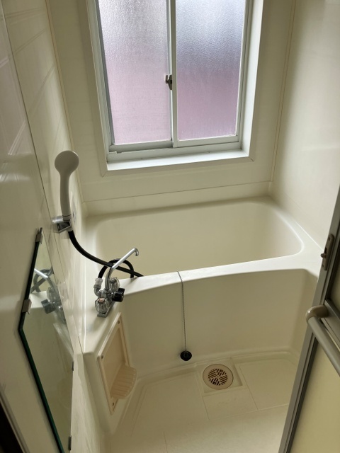 バスルーム　窓有