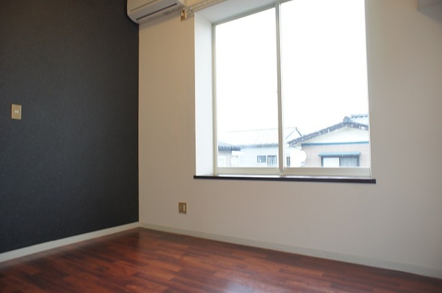 大きな窓で採光良好♪