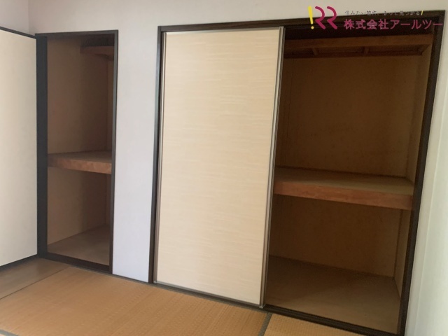 押入