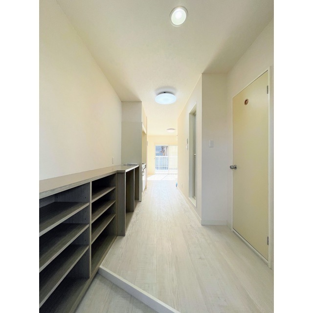 玄関からの収納たっぷり！