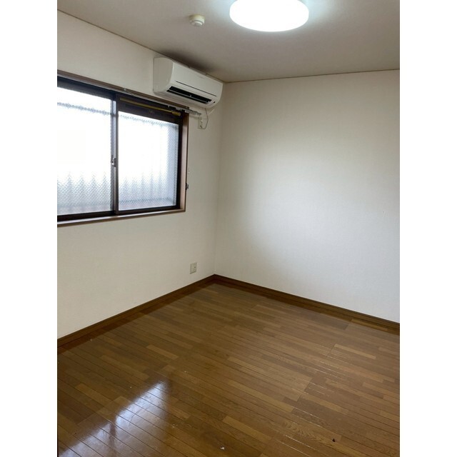 狭すぎない5.5畳のお部屋です！