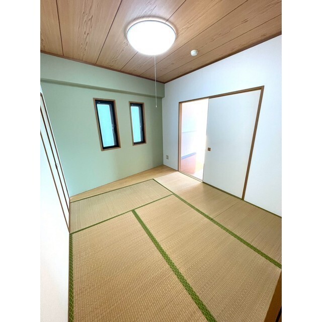 和室、一部クロス貼替新品です