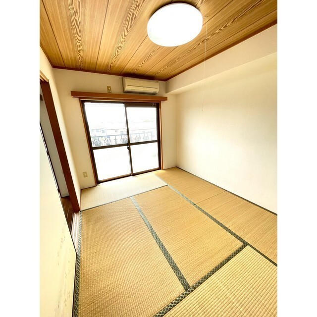 LDK隣の和室でゆっくり寛ぎを