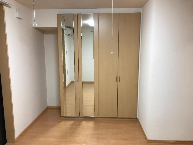 ミラー付クローゼット