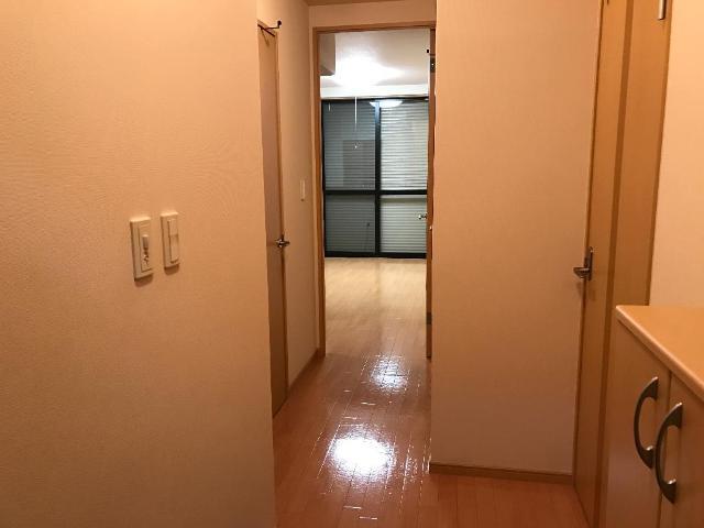 玄関-廊下-洋室