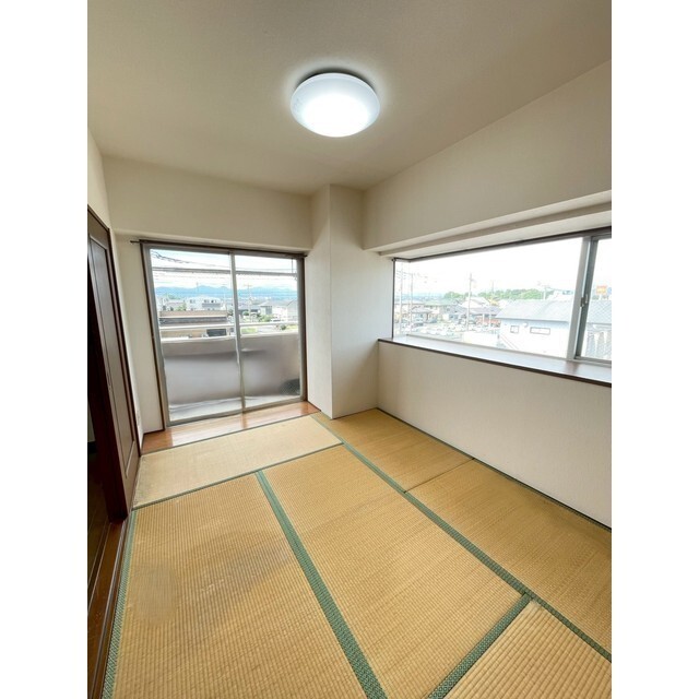 角部屋の和室は解放感いっぱい♪