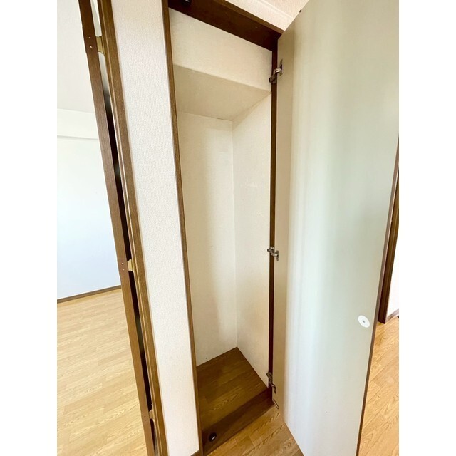 廊下にも収納あります