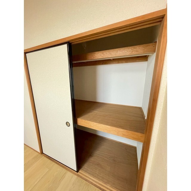 押入タイプの収納です！（北西洋間の収納）