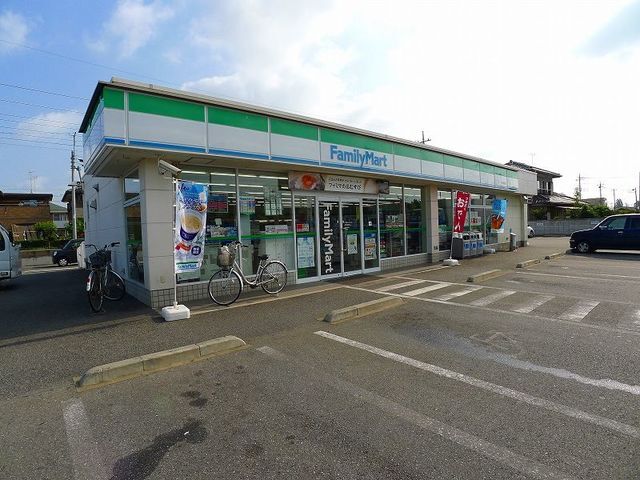 ファミリーマート大泉坂田店