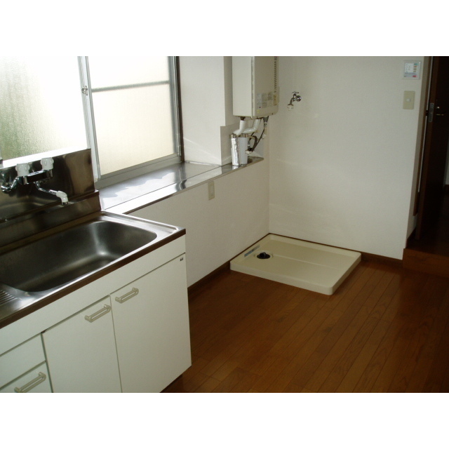 洗濯機置場 ※202号室の写真です(反転タイプ)