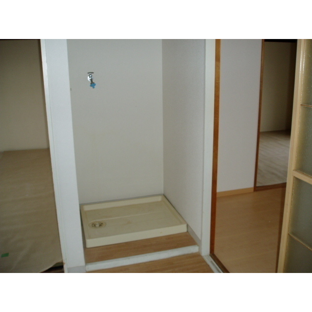 洗濯機置場　※205号室の写真です