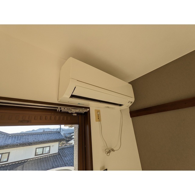 エアコン　※302号室の写真です（反転タイプ）