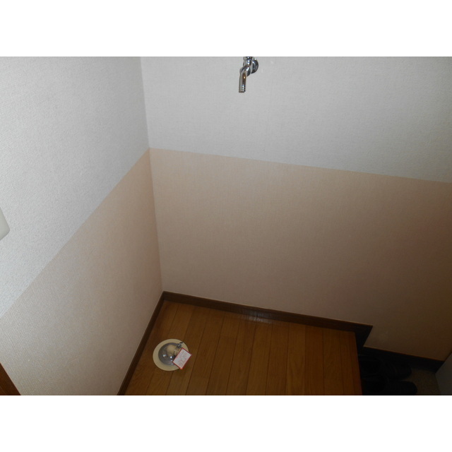 洗濯機置場　※101号室の写真です