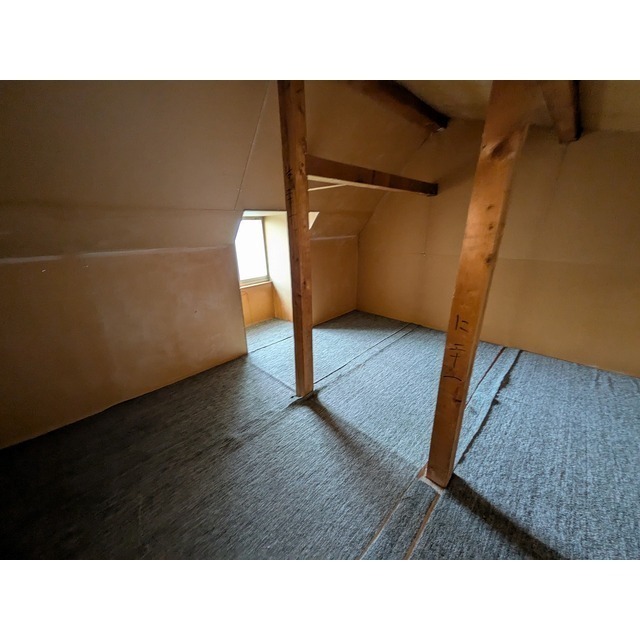 屋根裏収納