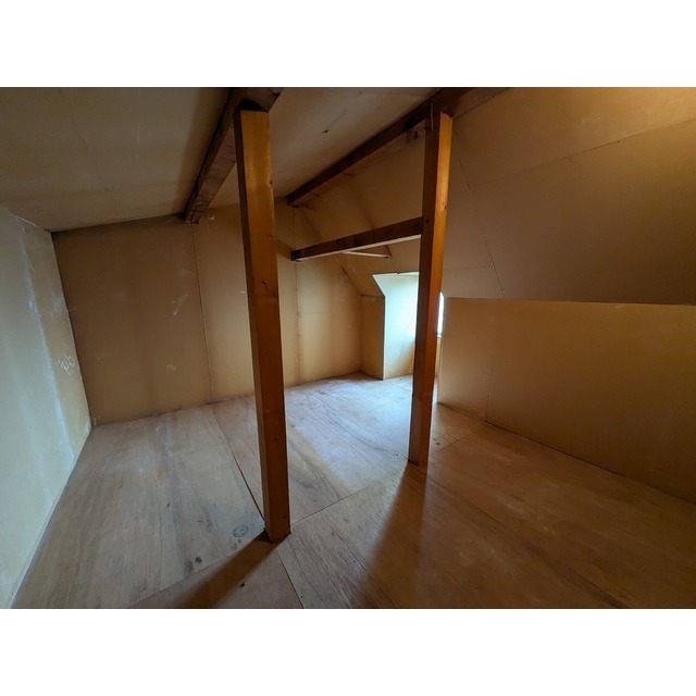 屋根裏収納