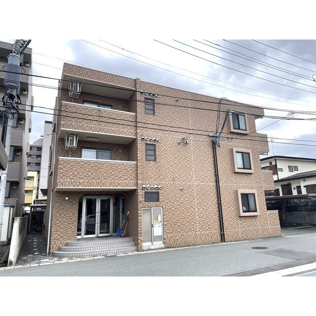 ファミーユ小白川