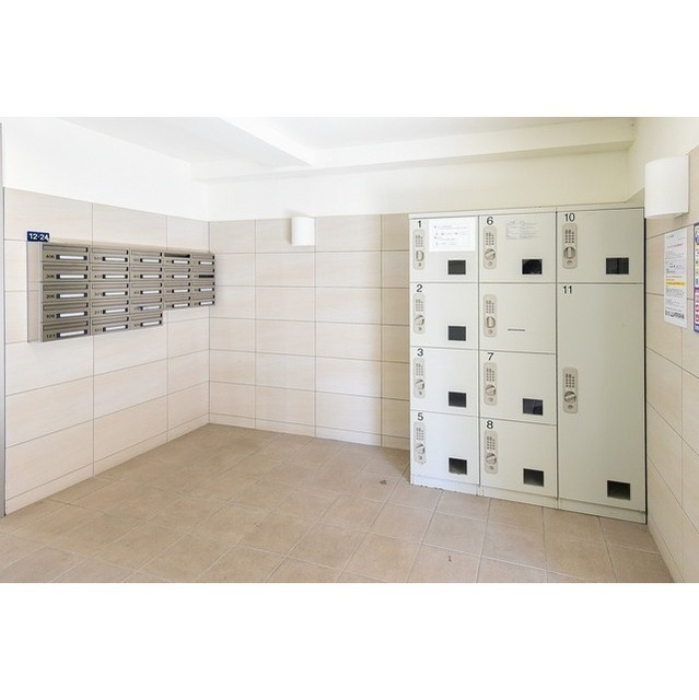 宅配ボックスと集合ポスト