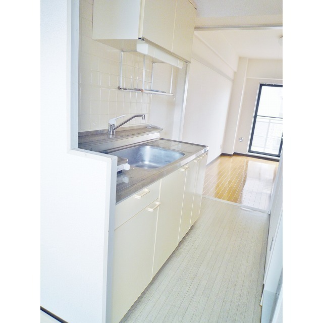 キッチンより室内