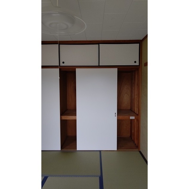 和室南東　押し入れ