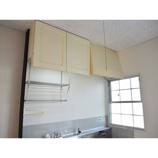 上部吊戸棚、小窓など