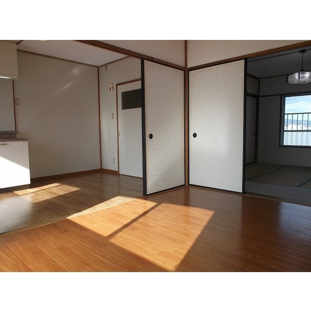 ☆日当たり良好な洋室6帖とＤＫ6帖☆