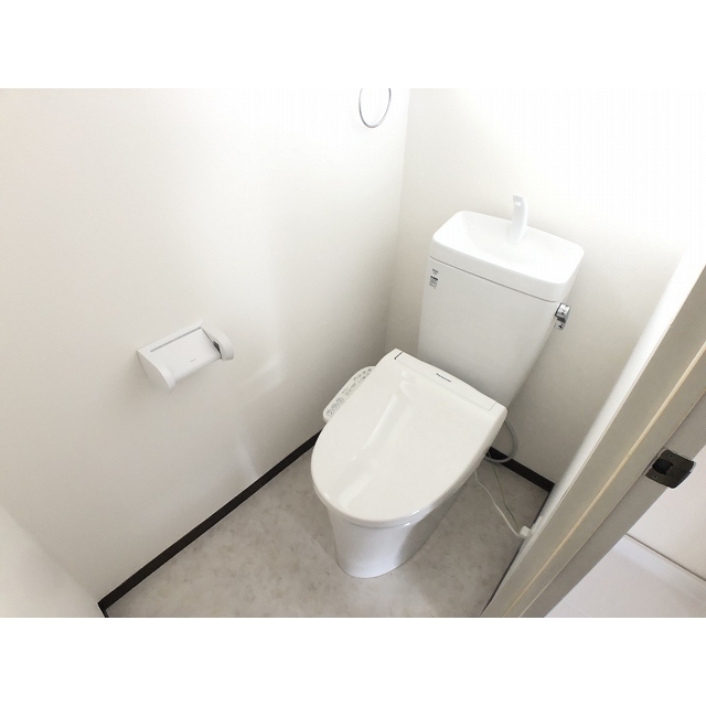 温水洗浄便座　小窓もついています