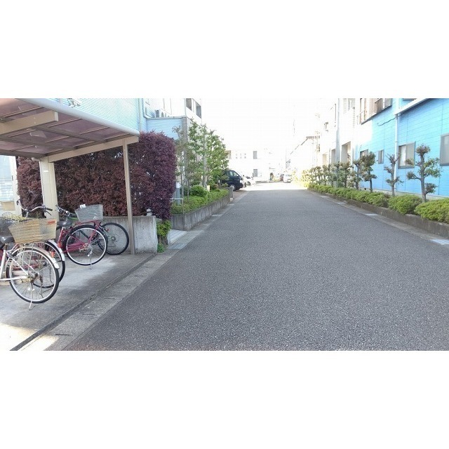 東側通路