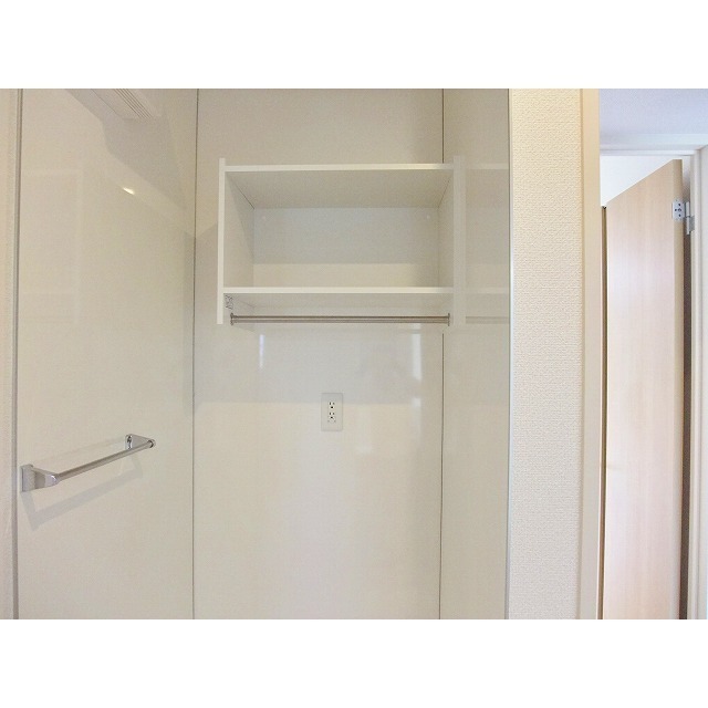 洗濯機置き場上部