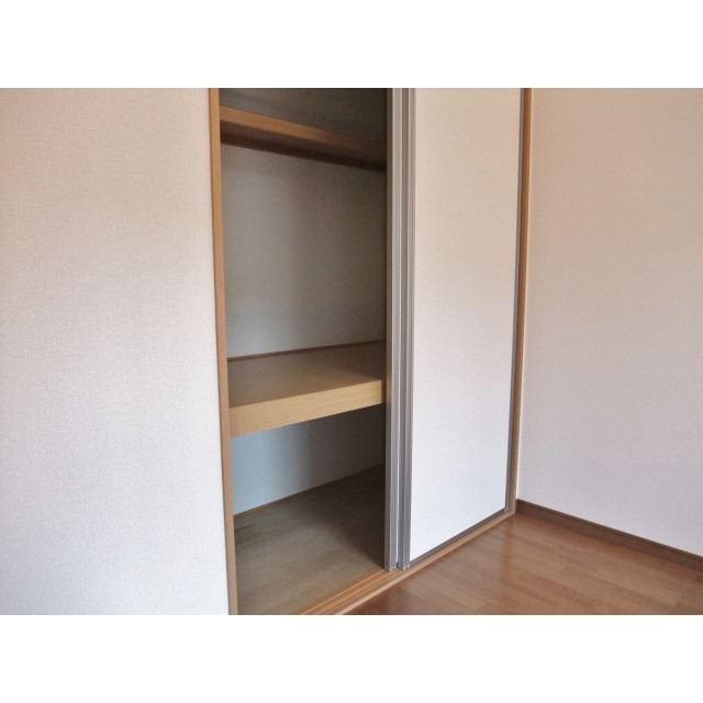 南側洋室・押入