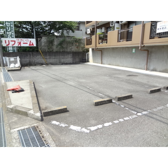 敷地外駐車場有