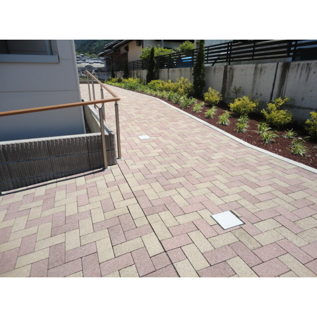 スロープ(駐車場から玄関まで)