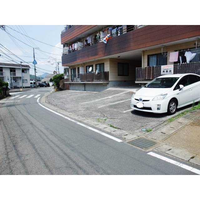 東から
