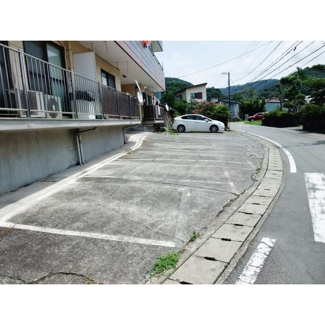 西から