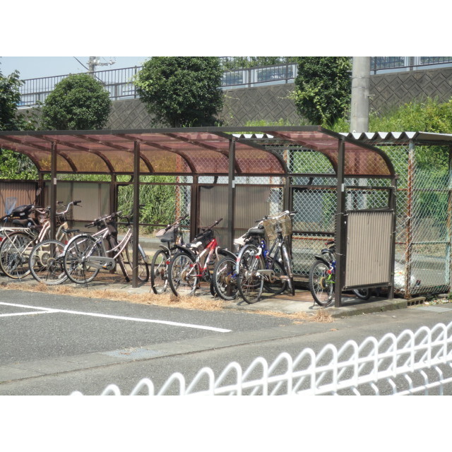 駐輪場(建物西側)