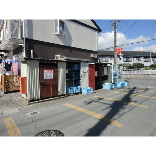 ゴミ置き場(地区で管理)