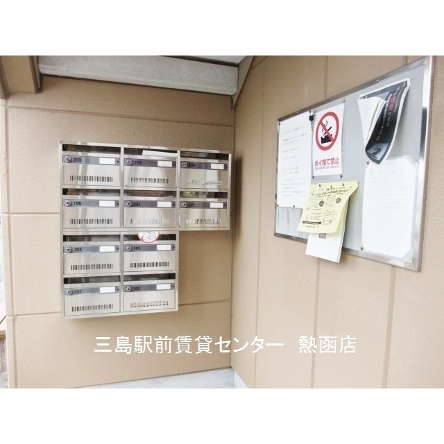 集合ポストと掲示板