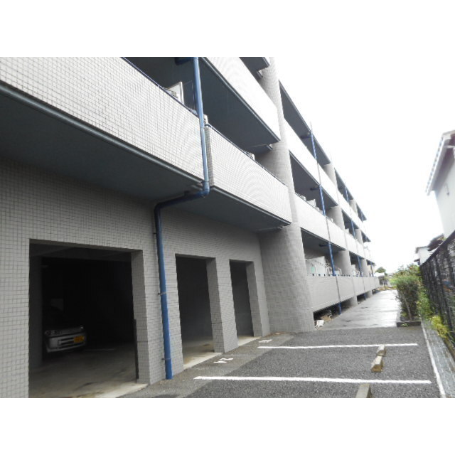 屋根付き駐車場有