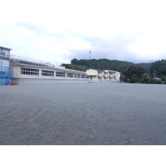 御殿場市立神山小学校