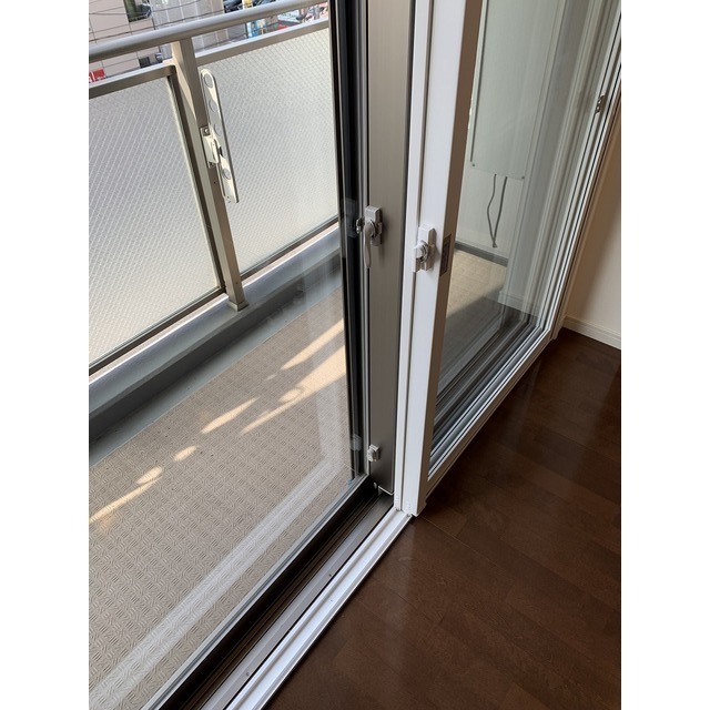 二重サッシ　※参考。同階反転タイプ。