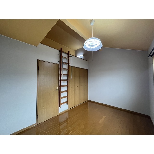 2階　ロフト側洋室