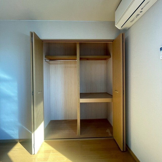 2階　ベランダ側洋室