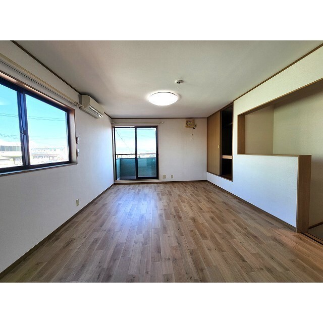 ※参考。写真はB205号。吐き出し窓のみ。腰高窓ありません。