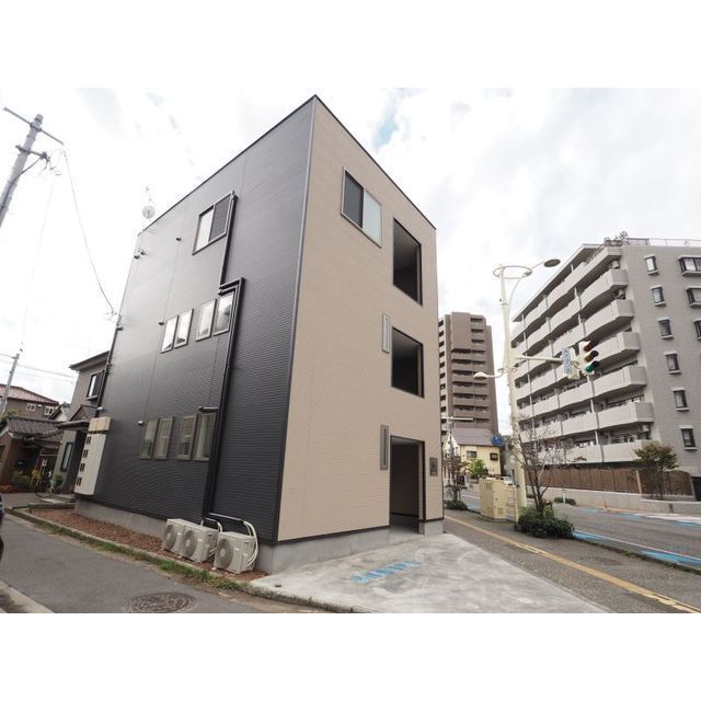 Crown Tower　MIZUSHIMA