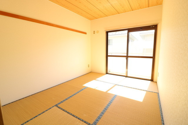 写真は同タイプ部屋