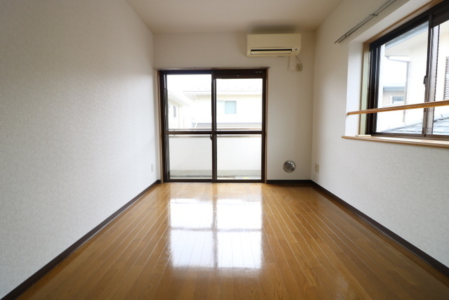 写真は同タイプ部屋